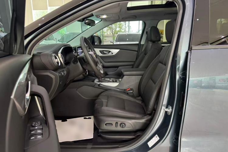 Used Chevrolet Blazer 2020 650T 7-Seater Luxury Edition Left Front Seat
