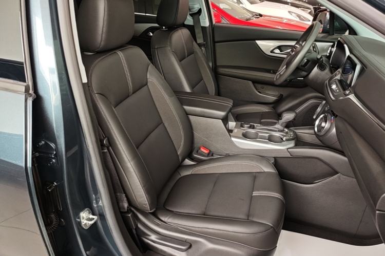 Used Chevrolet Blazer 2020 650T 7-Seater Luxury Edition Right Front Seat