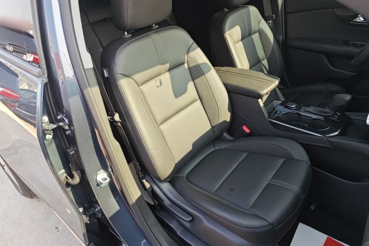 Used Chevrolet Blazer 2020 650T 7-Seater Luxury Edition Right Front Seat