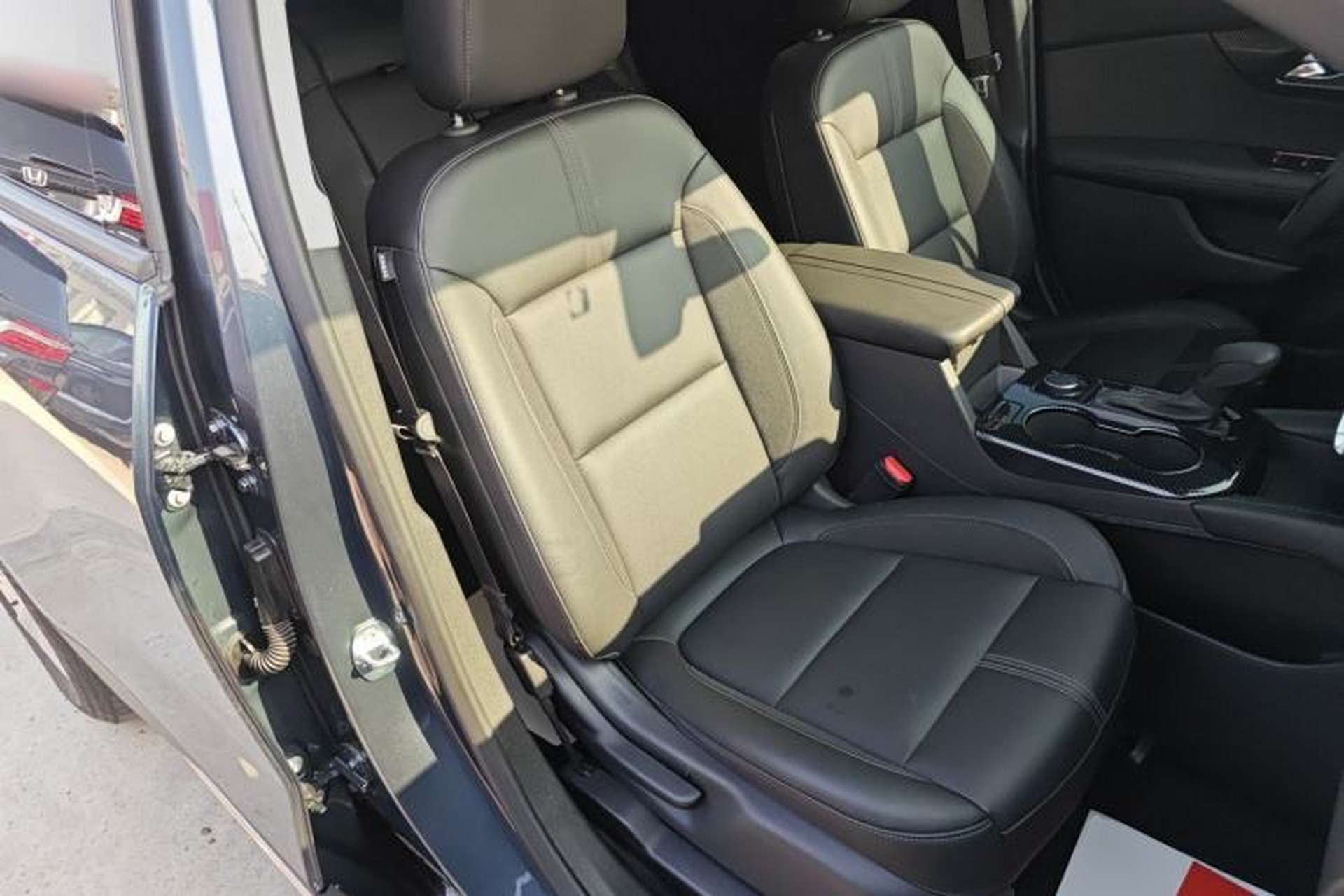 Used Chevrolet Blazer 2020 650T 7-Seater Luxury Edition Right Front Seat