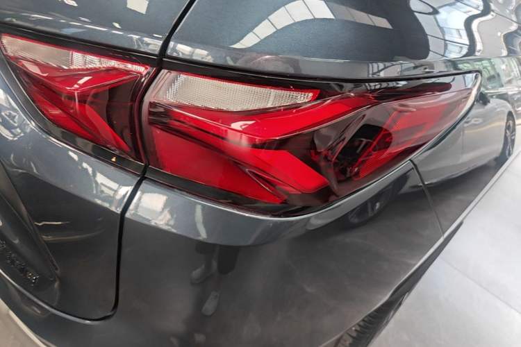 Used Chevrolet Blazer 2020 Redline 650T 5-Seater Model Right Rear Taillight