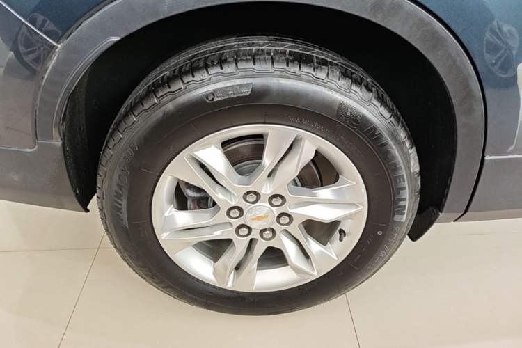 Used Chevrolet Blazer 2020 650T 7-Seater Luxury Edition Right Rear Wheel Hub