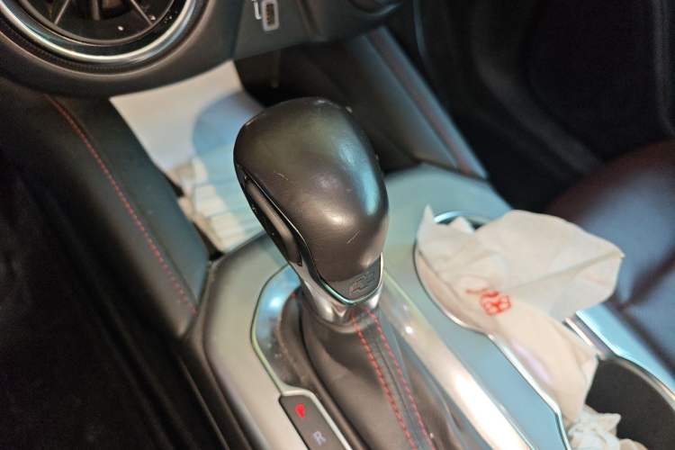Used Chevrolet Blazer 2020 Redline 650T 7-Seater Ting Edition Gear Lever