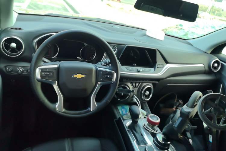 Used Chevrolet Blazer 2022 Mild Hybrid 650T 7-Seater Model Edition Center Console