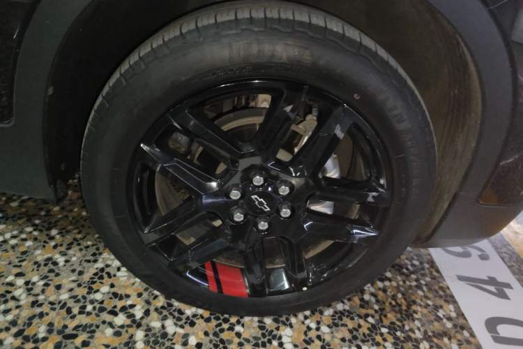Used Chevrolet Blazer 2022 Mild Hybrid 650T Redline 7-Seater Thunder Edition Right Front Wheel Hub