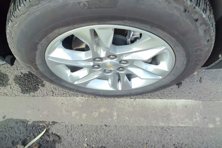 Used Chevrolet Blazer 2022 Mild Hybrid 650T 7-Seater Model Edition Right Front Wheel Hub