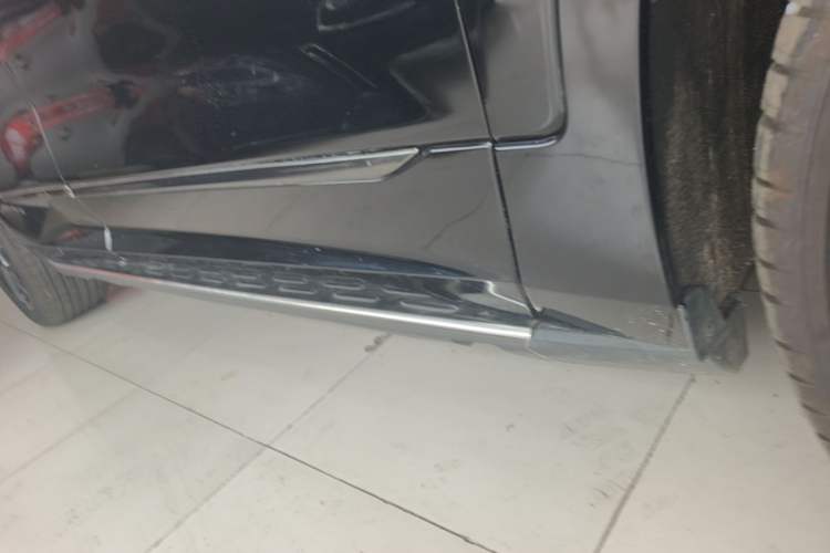 Used Chevrolet Blazer 2022 Mild Hybrid 650T RS Twin-Clutch All-Wheel Drive 7-Seater Prime Edition Right Side Sill