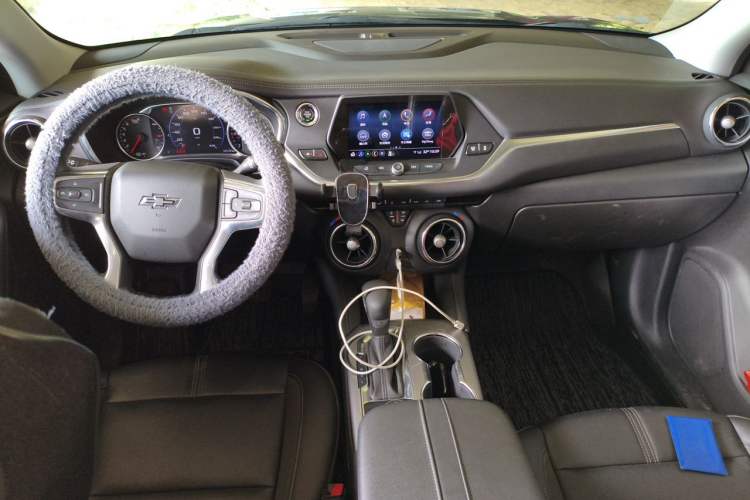 Used Chevrolet Blazer 2022 Mild Hybrid 650T 7-Seater Model Edition Center Console