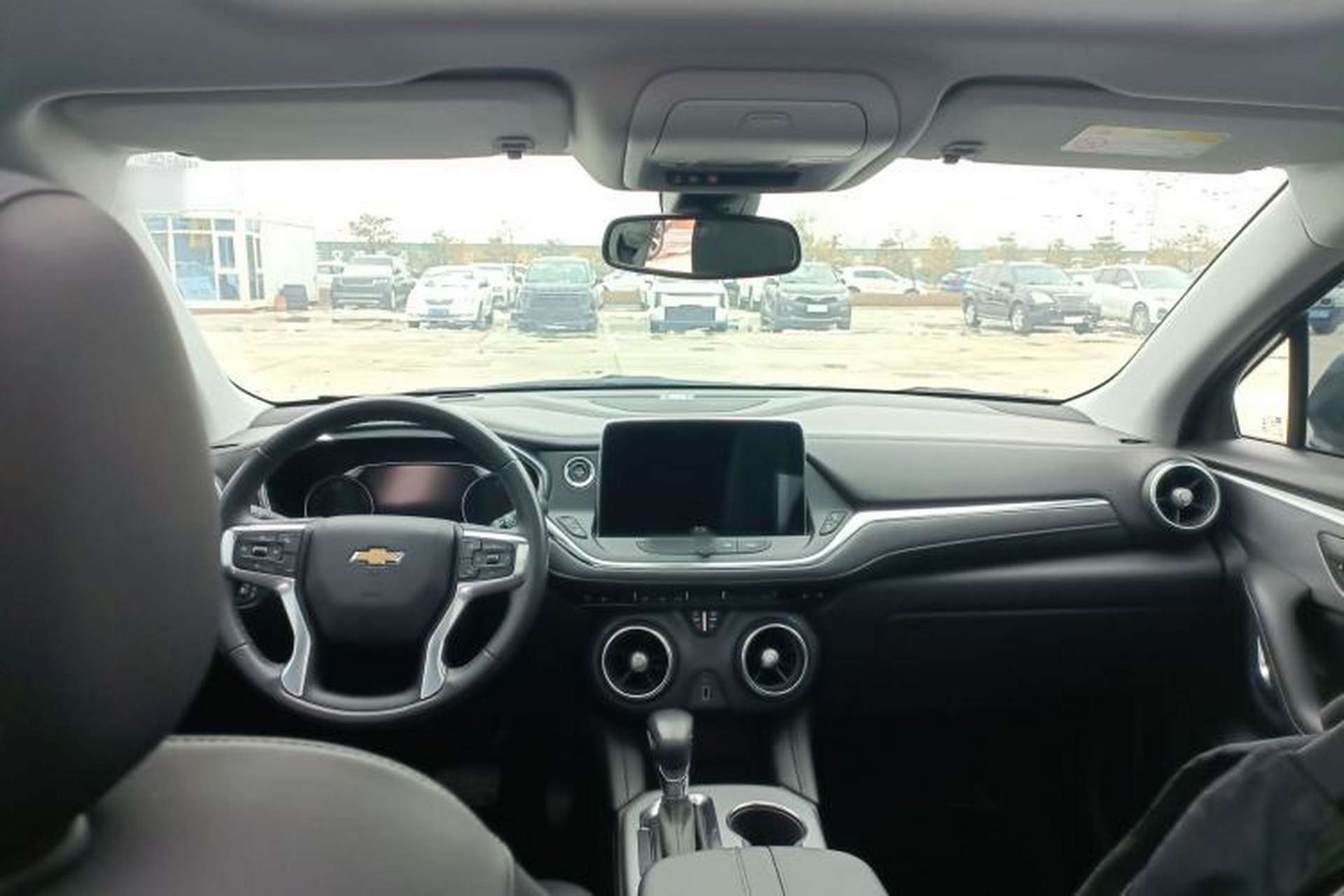 Used Chevrolet Blazer 2022 Mild Hybrid 650T 7-Seater Wei Version Center Console