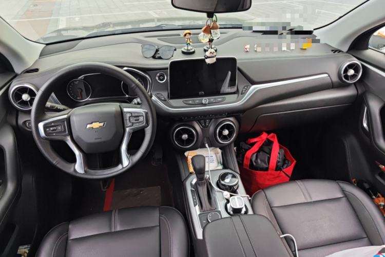 Used Chevrolet Blazer 2022 Mild Hybrid 650T 7-Seater Model Edition Center Console