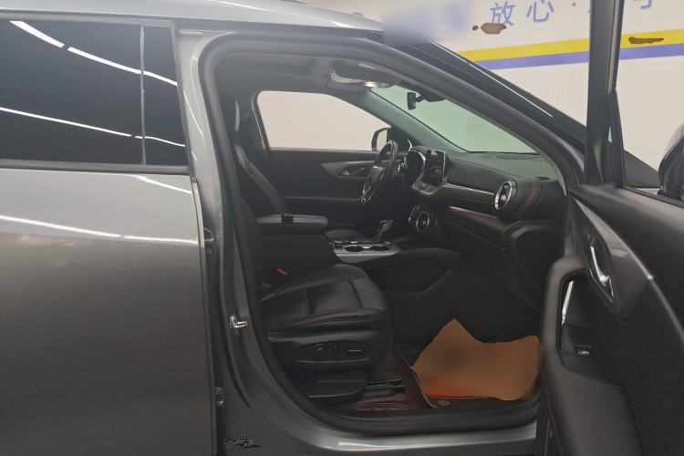 Used Chevrolet Blazer 2022 Mild Hybrid 650T Redline 7-Seater Thunder Edition Right Front Seat