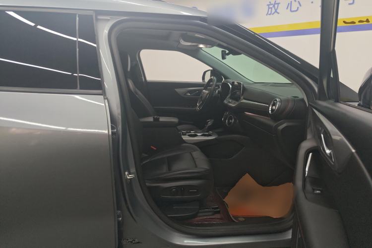 Used Chevrolet Blazer 2022 Mild Hybrid 650T Redline 7-Seater Thunder Edition Right Front Seat
