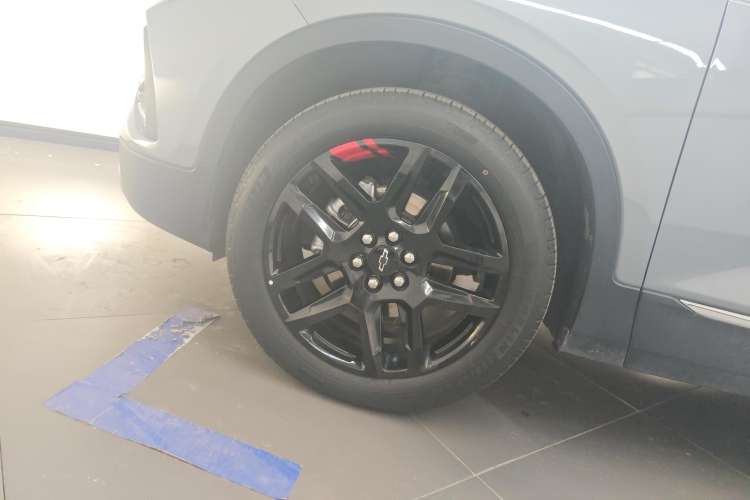 Used Chevrolet Blazer 2022 Mild Hybrid 650T Redline 7-Seater Thunder Edition Right Front Wheel Hub