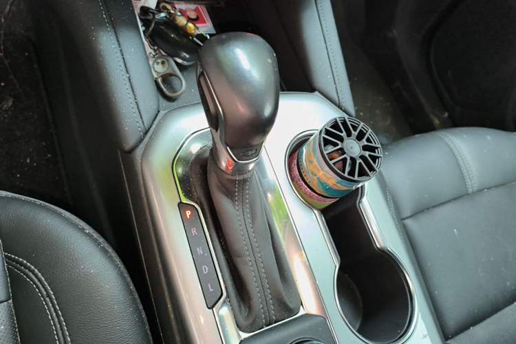 Used Chevrolet Blazer 2022 Light Hybrid 650T RS All-Wheel Drive 7-Seater Rugged Edition Gear Lever