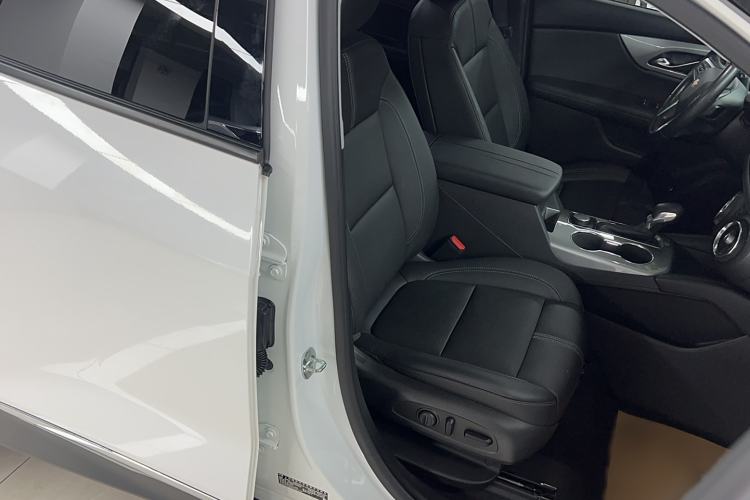 Used Chevrolet Blazer 2022 Mild Hybrid 650T 7-Seater Wei Version Right Front Seat