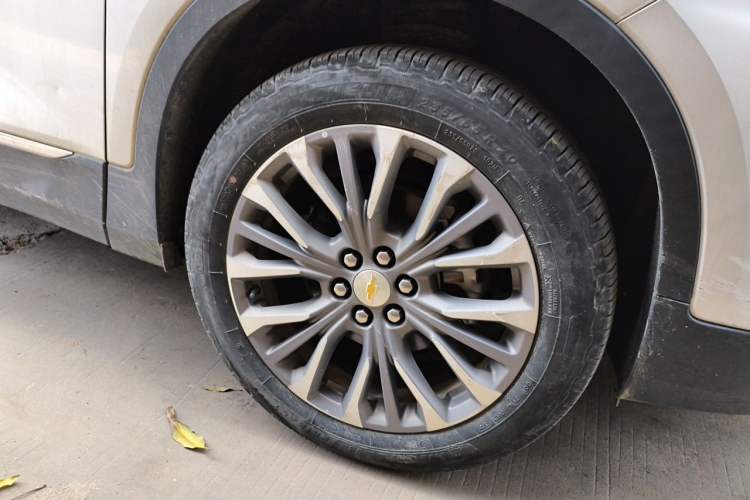 Used Chevrolet Blazer 2022 Light Hybrid 650T RS All-Wheel Drive 7-Seater Rugged Edition Right Front Wheel Hub