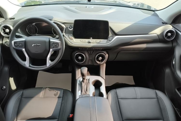 Used Chevrolet Blazer 2023 Light Hybrid 650T Model Center Console