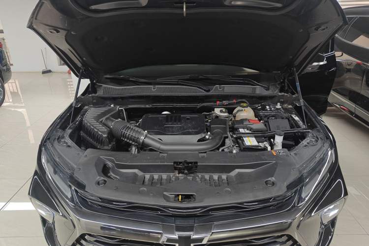 Used Chevrolet Blazer 2023 Light Hybrid 650T RS Twin-Clutch All-Wheel Drive Engine Version Engine Bay