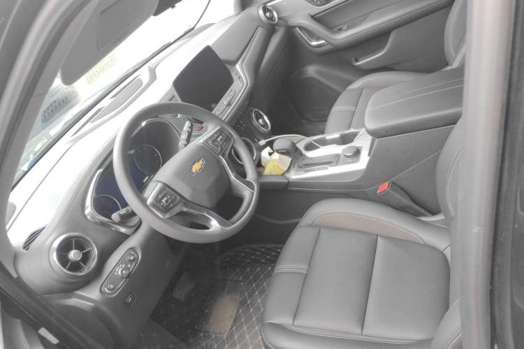 Used Chevrolet Blazer 2023 Light Hybrid 650T Model Left Front Seat