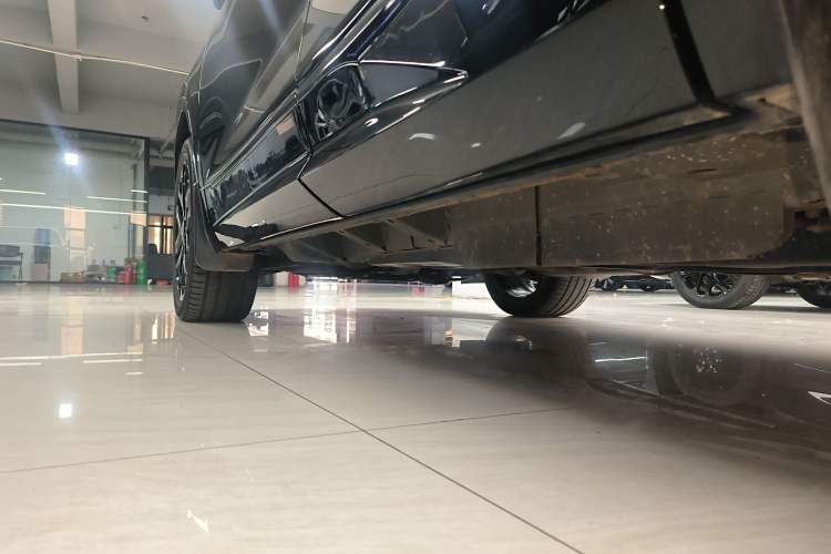 Used Chevrolet Blazer 2023 Light Hybrid 650T RS Twin-Clutch All-Wheel Drive Engine Version Left Side Sill