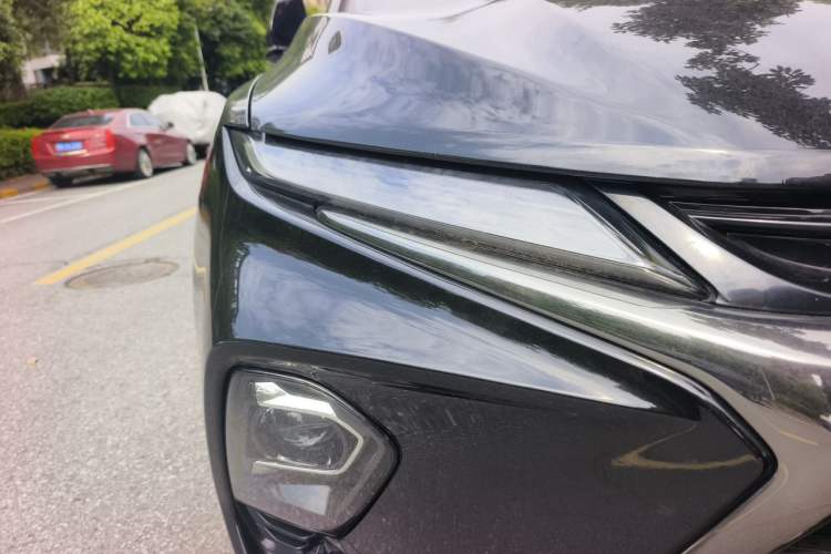 Used Chevrolet Blazer 2023 Light Hybrid 650T RS Twin-Clutch All-Wheel Drive Engine Version Right Front Headlight