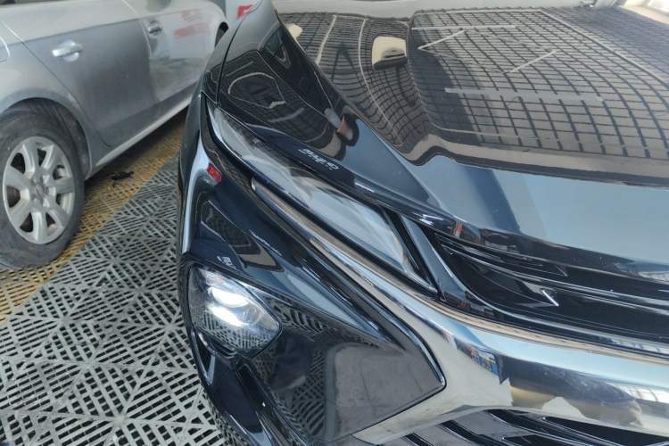 Used Chevrolet Blazer 2023 Light Hybrid 650T RS Twin-Clutch All-Wheel Drive Engine Version Right Front Headlight