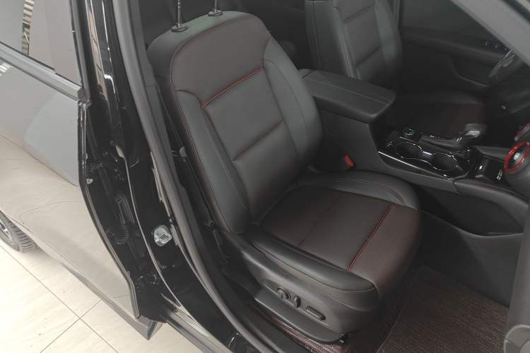 Used Chevrolet Blazer 2023 Light Hybrid 650T RS Twin-Clutch All-Wheel Drive Engine Version Right Front Seat