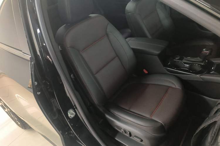 Used Chevrolet Blazer 2023 Light Hybrid 650T RS Twin-Clutch All-Wheel Drive Engine Version Right Front Seat