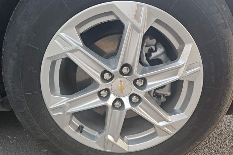 Used Chevrolet Blazer 2023 Light Hybrid 650T Model Right Front Wheel Hub