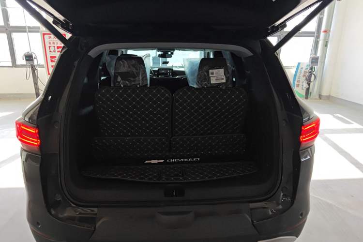 Used Chevrolet Blazer 2023 Light Hybrid 650T Redline Thunder Edition Trunk