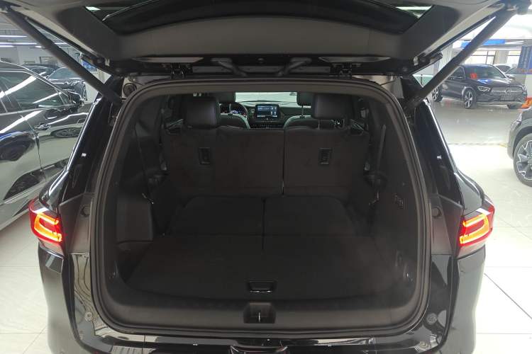 Used Chevrolet Blazer 2023 Light Hybrid 650T RS Twin-Clutch All-Wheel Drive Engine Version Trunk
