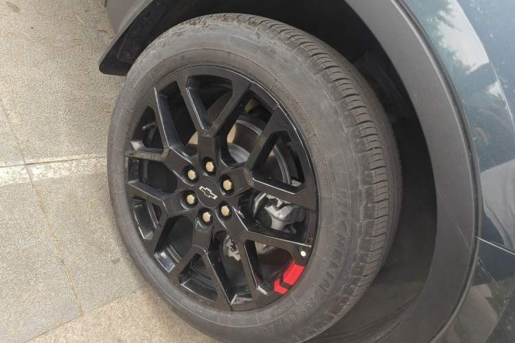 Used Chevrolet Blazer 2023 Light Hybrid 650T Redline Thunder Edition Right Front Wheel Hub