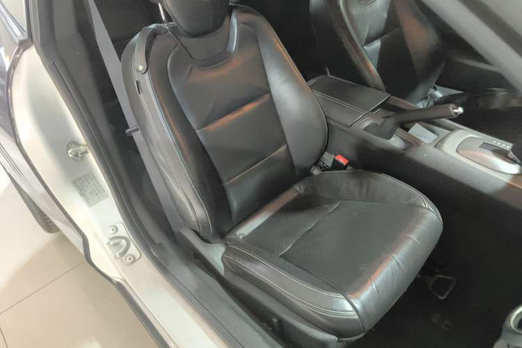 Used Chevrolet Camaro 2011 3.6L Legendary Performance Edition Right Front Seat