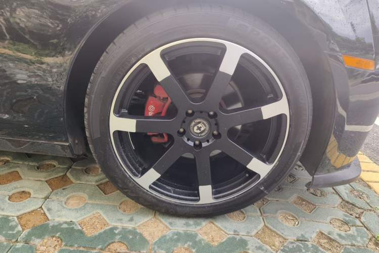 Used Chevrolet Camaro 2011 3.6L Legendary Performance Edition Right Front Wheel Hub
