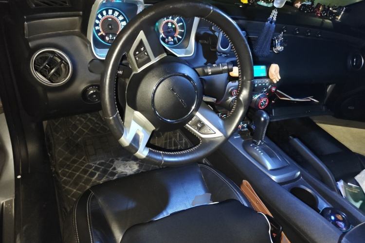 Used Chevrolet Camaro 2011 3.6L Legendary Performance Edition Center Console