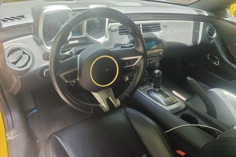 Used Chevrolet Camaro 2011 3.6L Legendary Performance Edition Interior 2