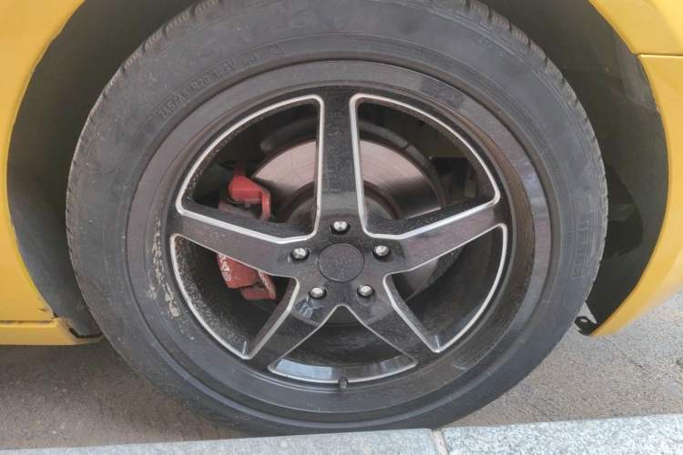 Used Chevrolet Camaro 2011 3.6L Legendary Performance Edition Right Front Wheel Hub