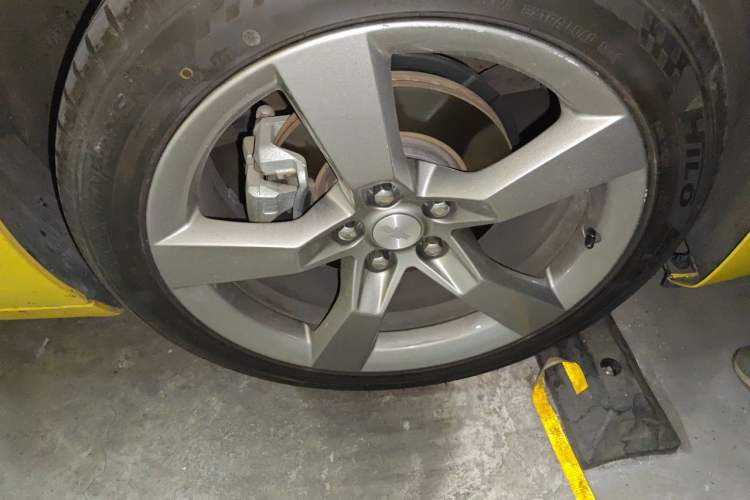 Used Chevrolet Camaro 2012 Revised Version 3.6L Legendary Performance Edition Right Front Wheel Hub