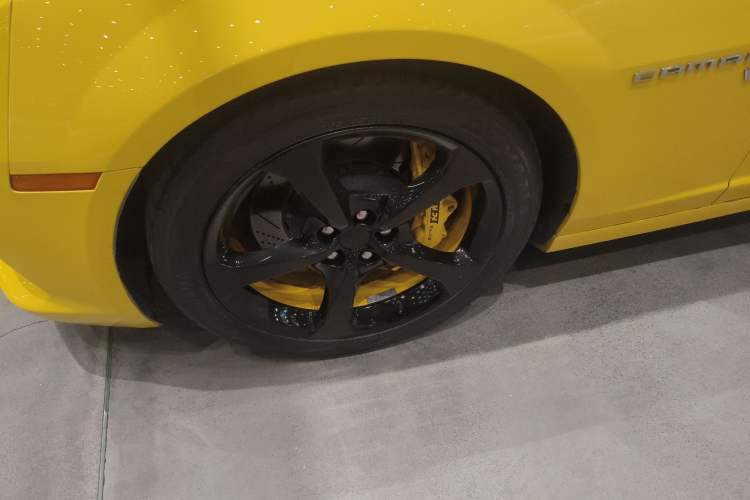 Used Chevrolet Camaro 2015 3.6L RS Limited Edition Right Front Wheel Hub