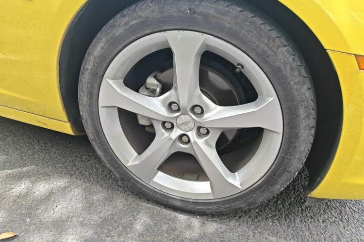 Used Chevrolet Camaro 2015 3.6L RS Limited Edition Right Front Wheel Hub