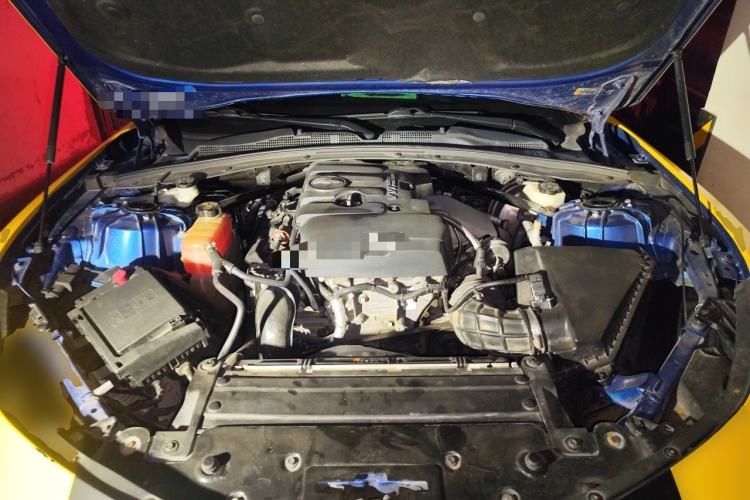 Used Chevrolet Camaro  Engine Bay