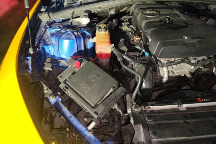 Used Chevrolet Camaro  Engine Bay Right