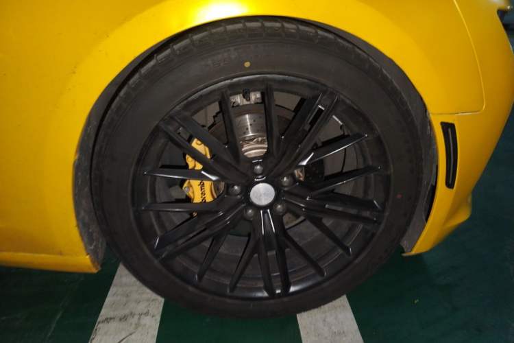 Used Chevrolet Camaro  Right Front Wheel Hub