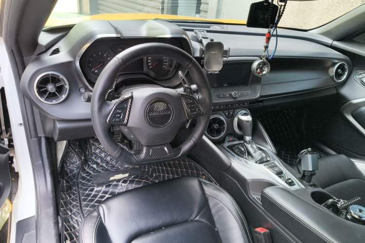 Used Chevrolet Camaro  Center Console