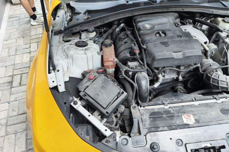 Used Chevrolet Camaro  Engine Bay Right