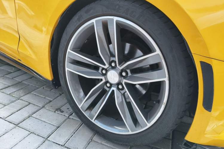 Used Chevrolet Camaro  Right Front Wheel Hub