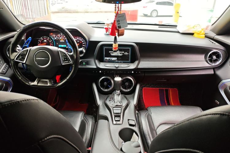Used Chevrolet Camaro 2017 2.0T RS Center Console