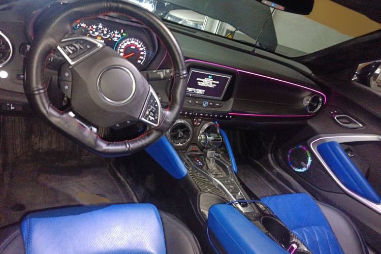 Used Chevrolet Camaro 2017 2.0T RS Center Console