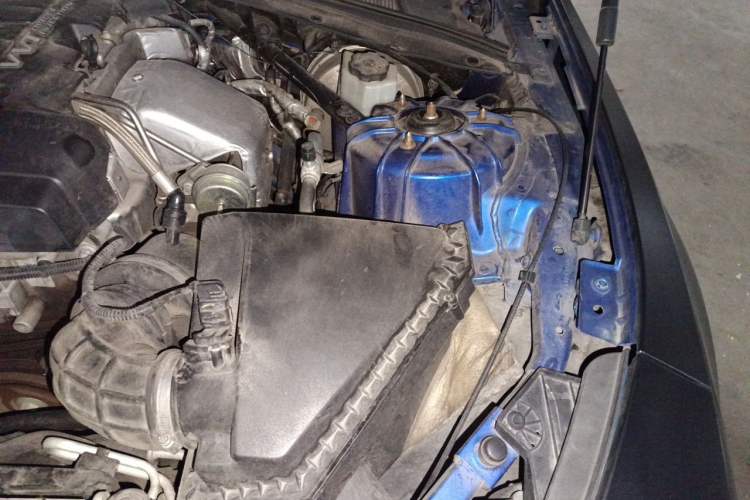 Used Chevrolet Camaro 2017 2.0T RS Engine Bay Left