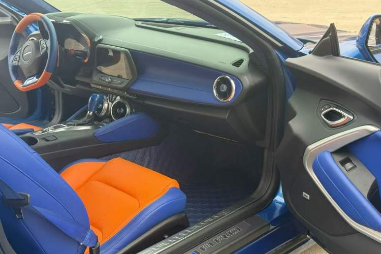Used Chevrolet Camaro 2017 2.0T RS Interior 3